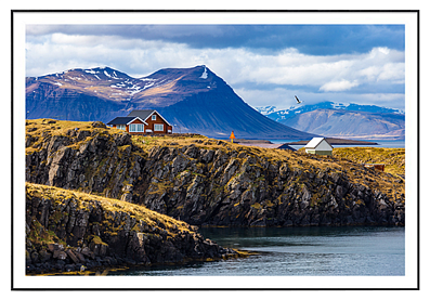 Постер «Великолепный исландский пейзаж с домами» (97 х 67 см) В спальню В прихожую Домашний офис В кабинет В гостиную, гарантия 12 месяцев